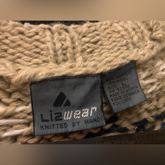 Liz wear, size large, very warm sweater jacket - Picture 4 of 4